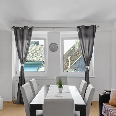 Sparkasse Platz 8 Daire Stockerau